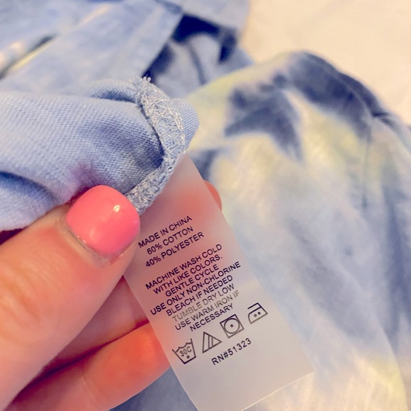 Girls Size 14/16 Vince Camuto, NWT, Cold Shoulder Tie Dye Top - Picture 9 of 10